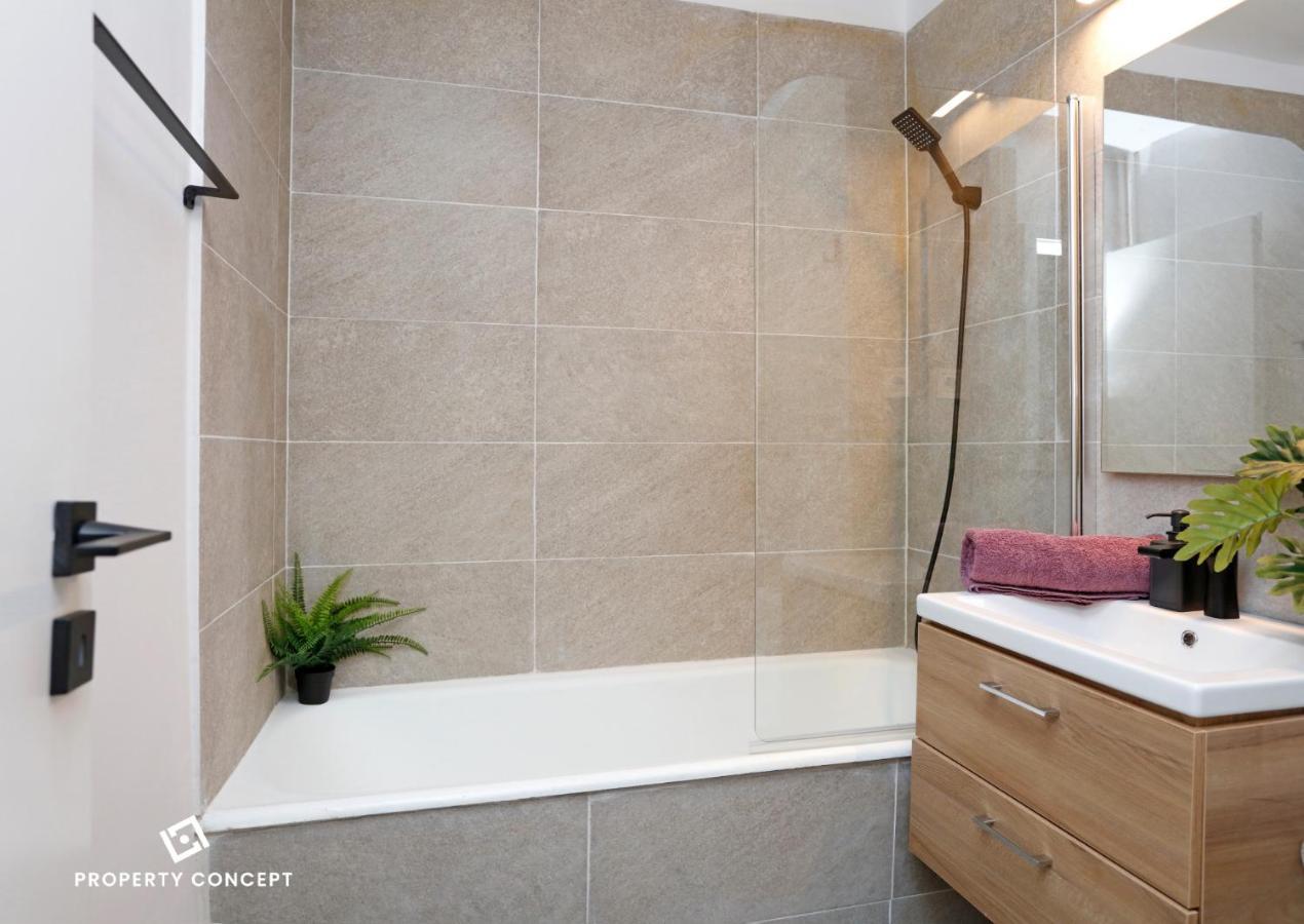 Brand New Lovely Studio Near Metro Station Бухарест Экстерьер фото